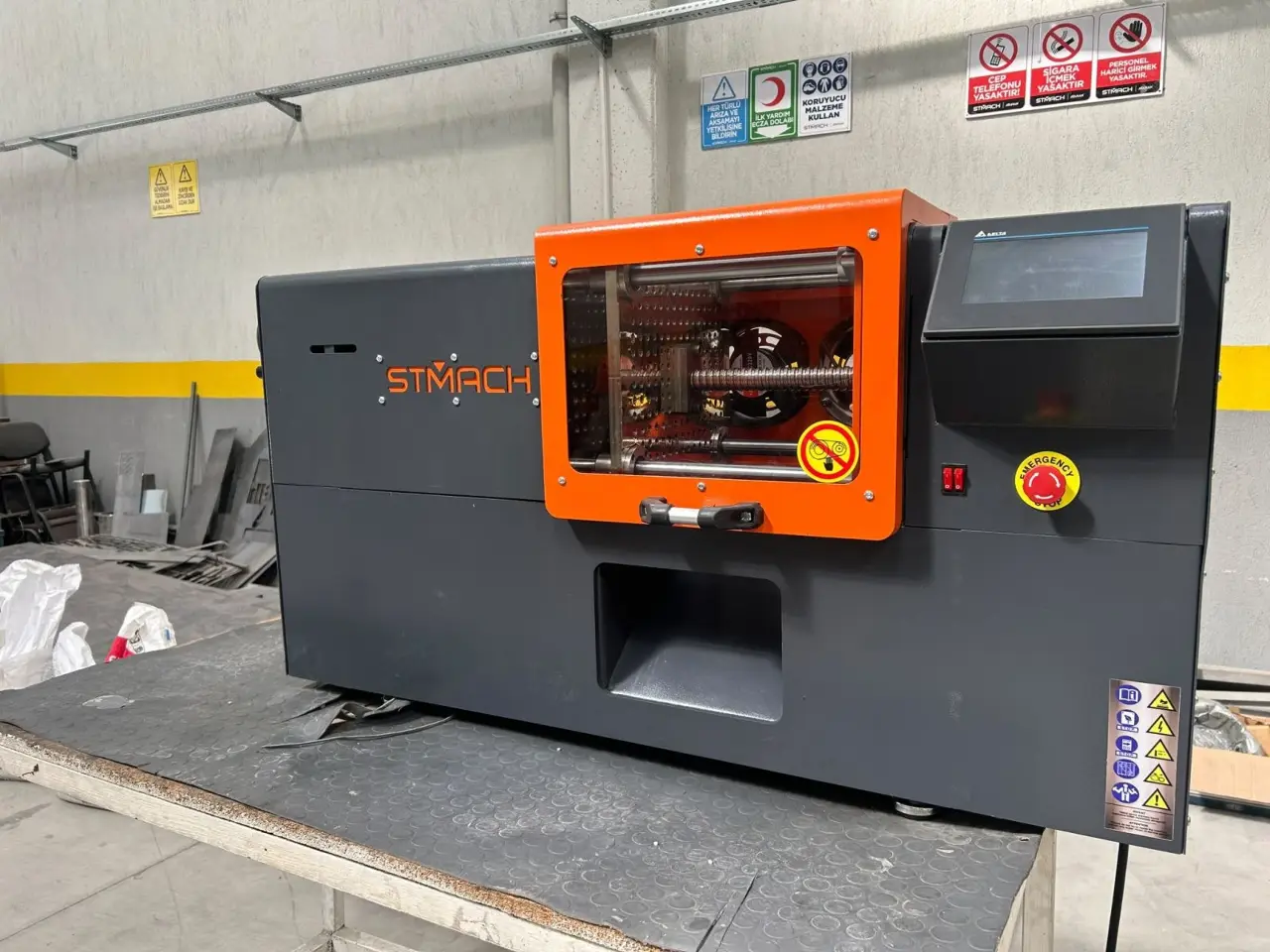 Mini Injection Molding Machine